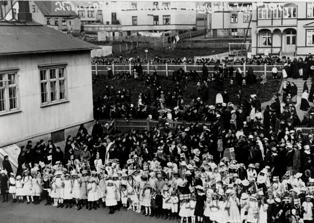 1915: Iceland